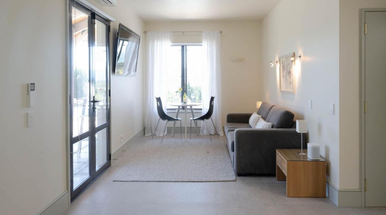 Windhover Suites Tasman Exteriör bild